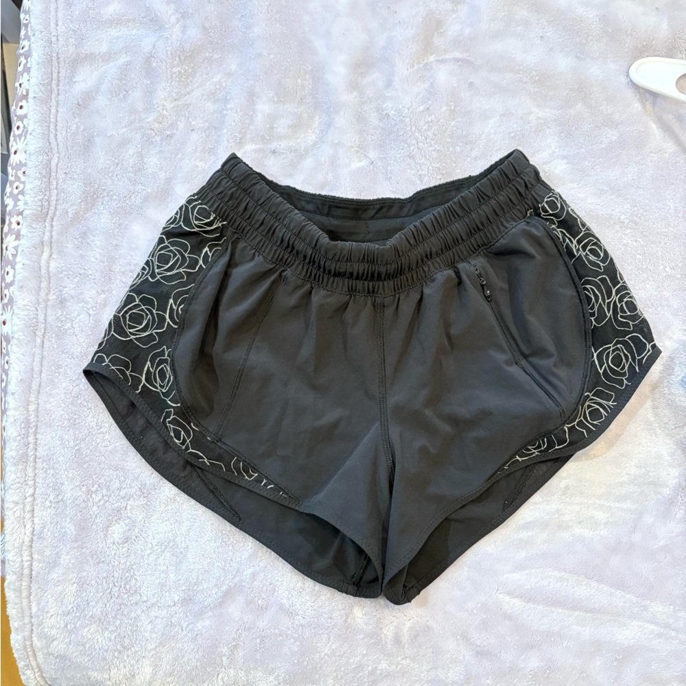 Lululemon black floral shorts size 6